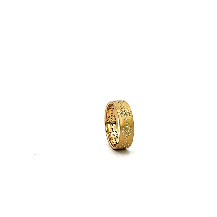 18 karat Yellow and Diamond Shimmer Band