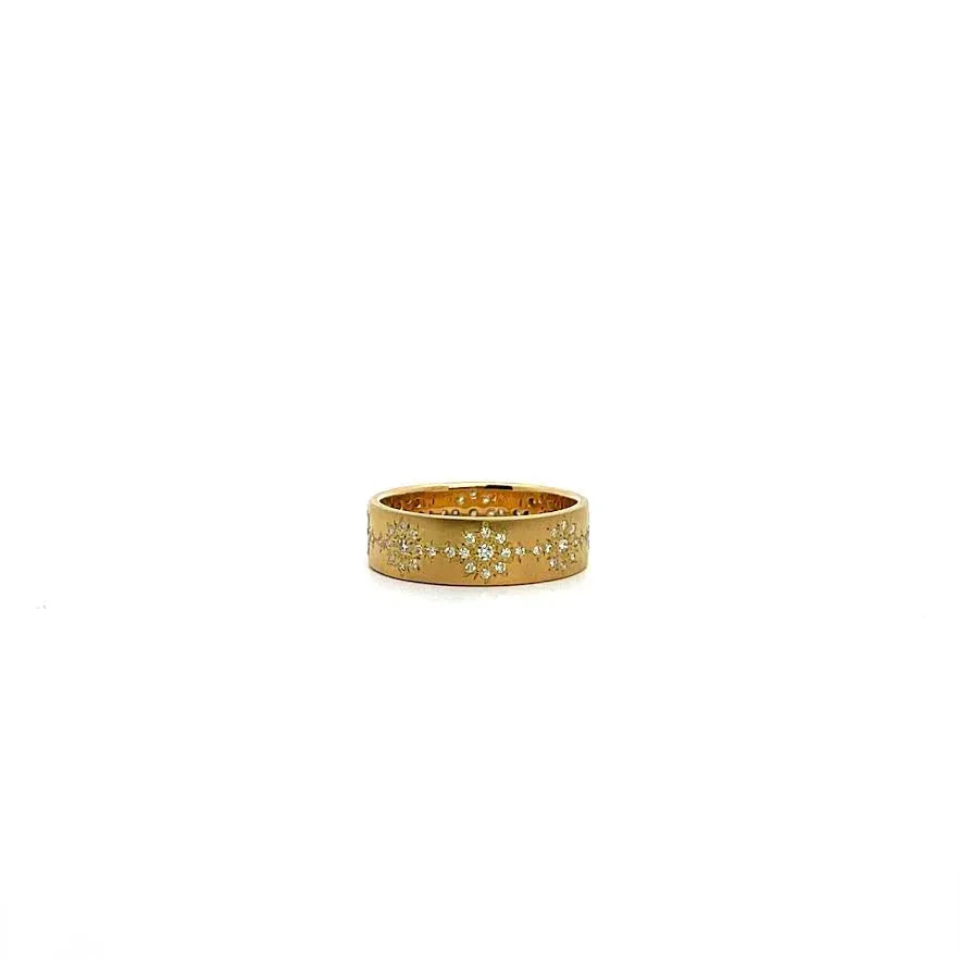 18 karat Yellow and Diamond Shimmer Band