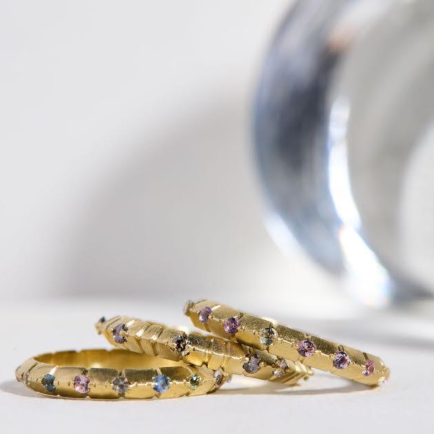 18 karat Yellow Gold and Diamond Notch Band