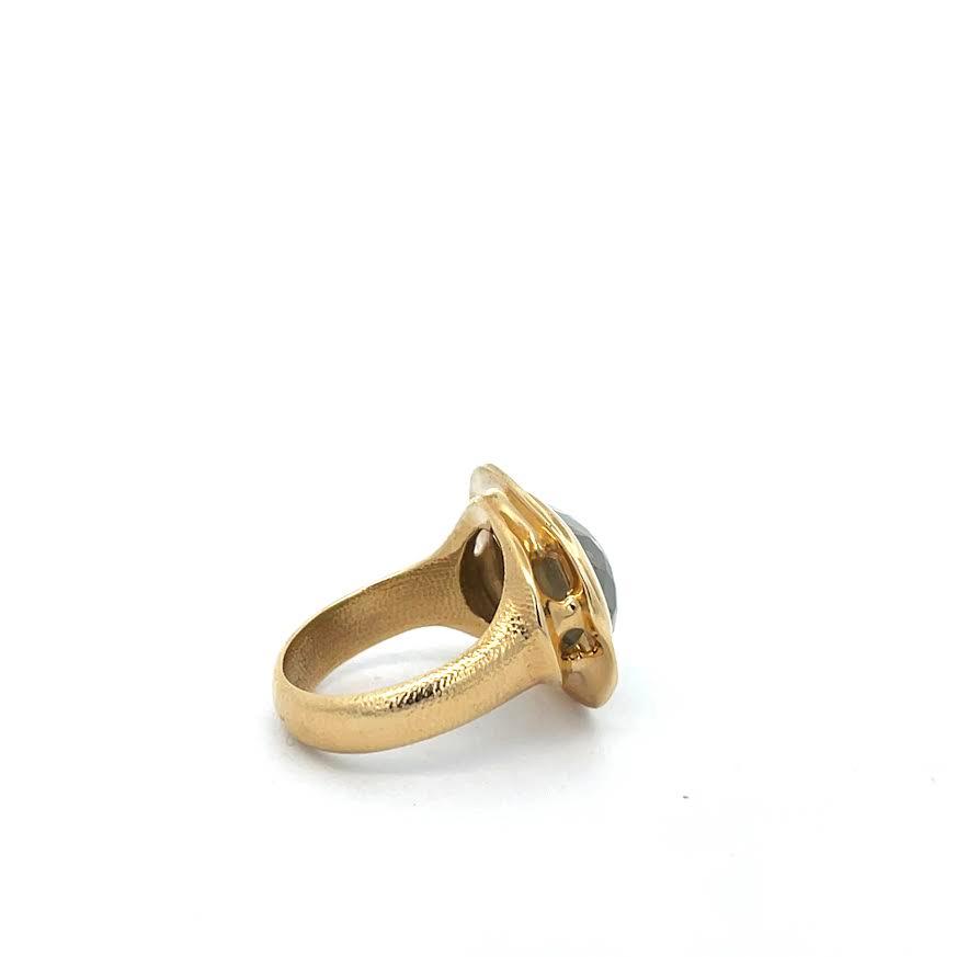 18 karat Yellow Gold and Green Diamond Ring