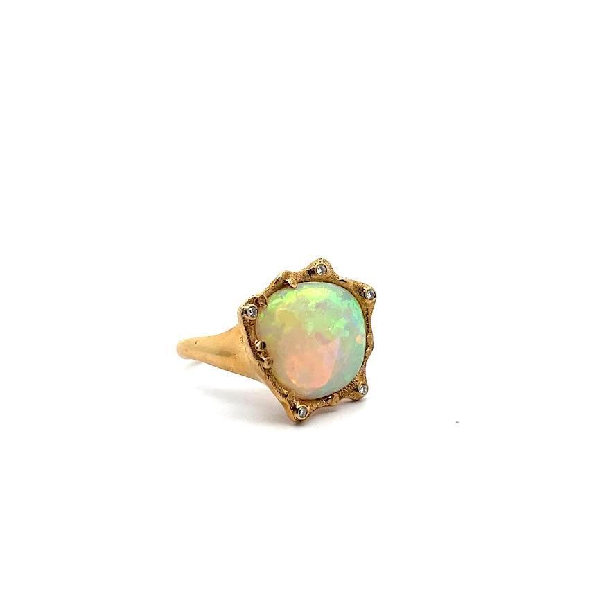 18 karat Yellow Gold Opal Ring