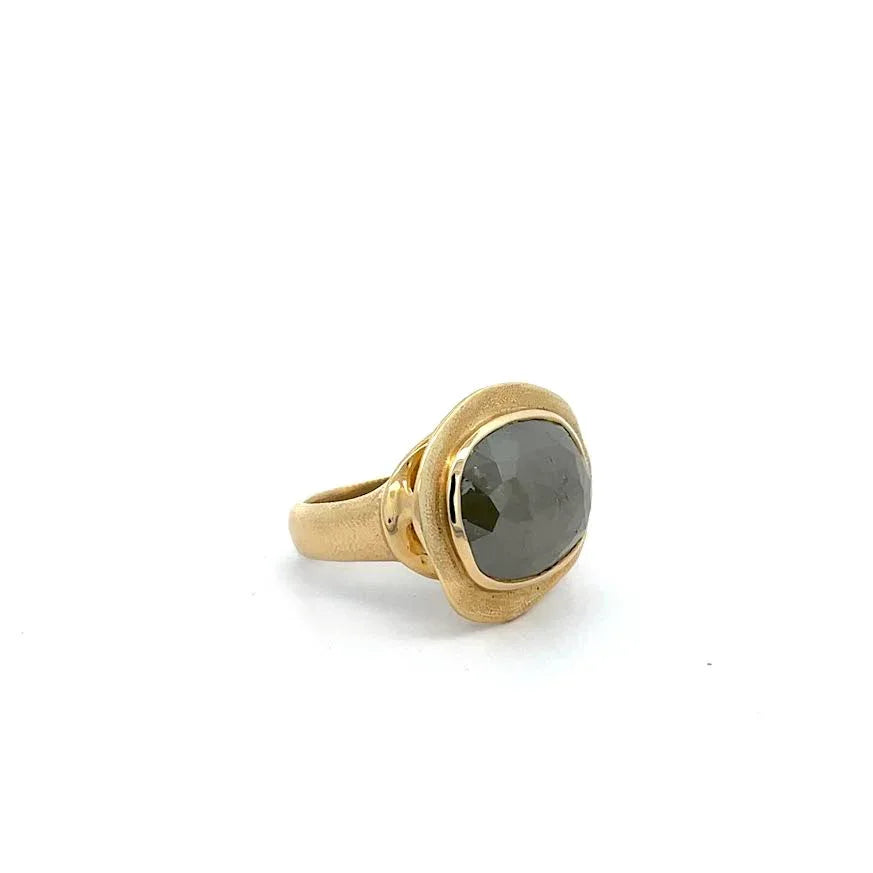 18 karat Yellow Gold and Green Diamond Ring