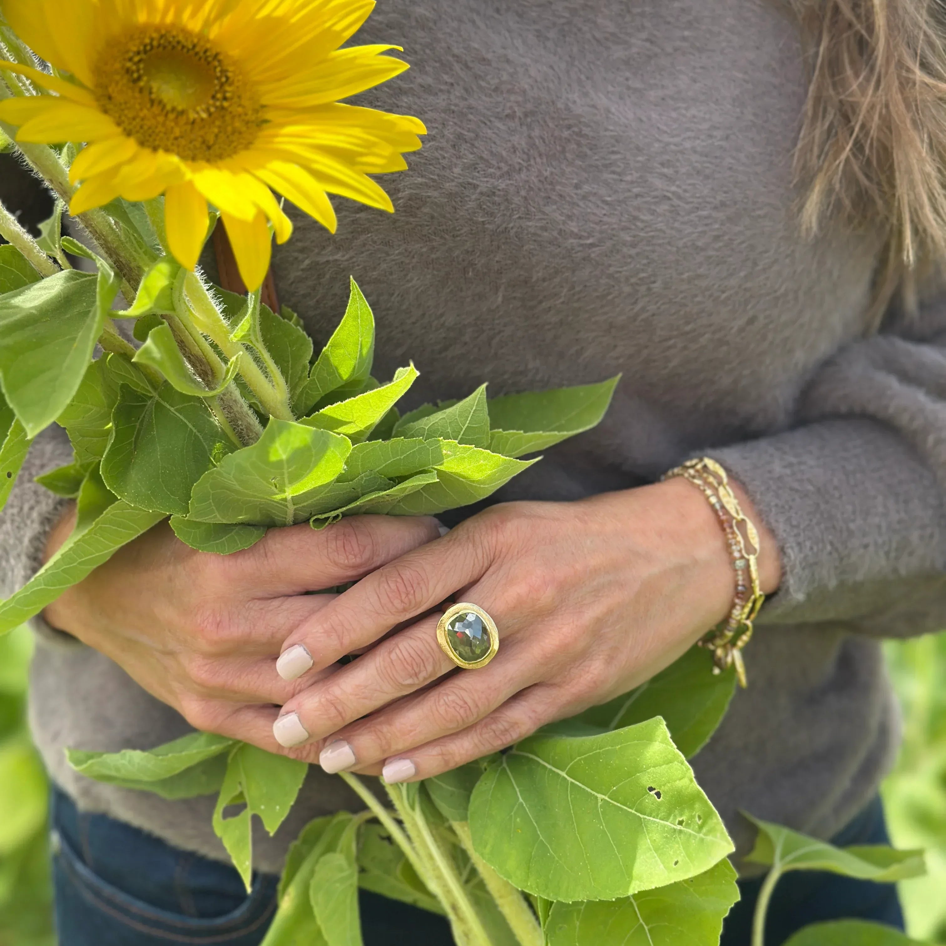 18 karat Yellow Gold and Green Diamond Ring
