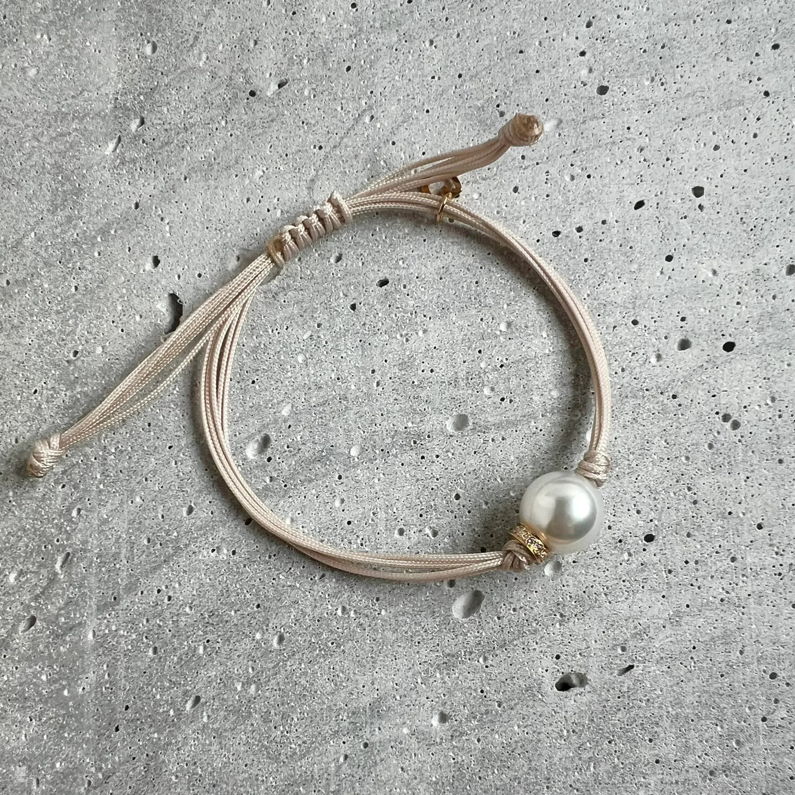 SouthSea Cultered Pearl Cord Bracelet