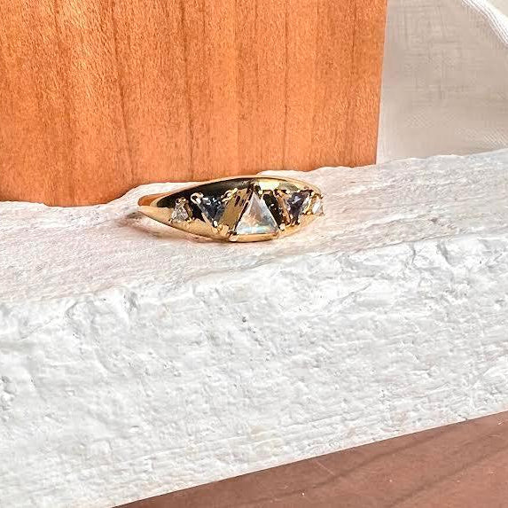 18 karat Yellow Gold and Moonstone, Sapphire and Diamond Signet Ring