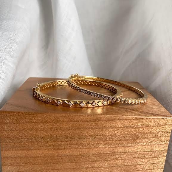 18 karat Yellow Gold and Diamond "Ajna" Bangle