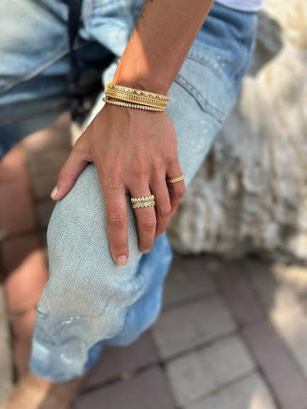 18 karat Yellow Gold and Diamond "Ajna" Bangle
