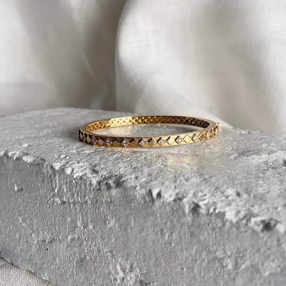 18 karat Yellow Gold and Diamond "Ajna" Bangle