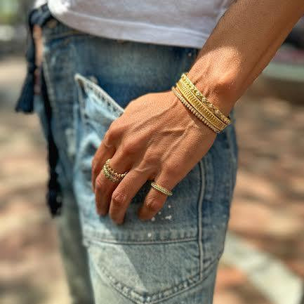 18 karat Yellow Gold "Rays" Bangle