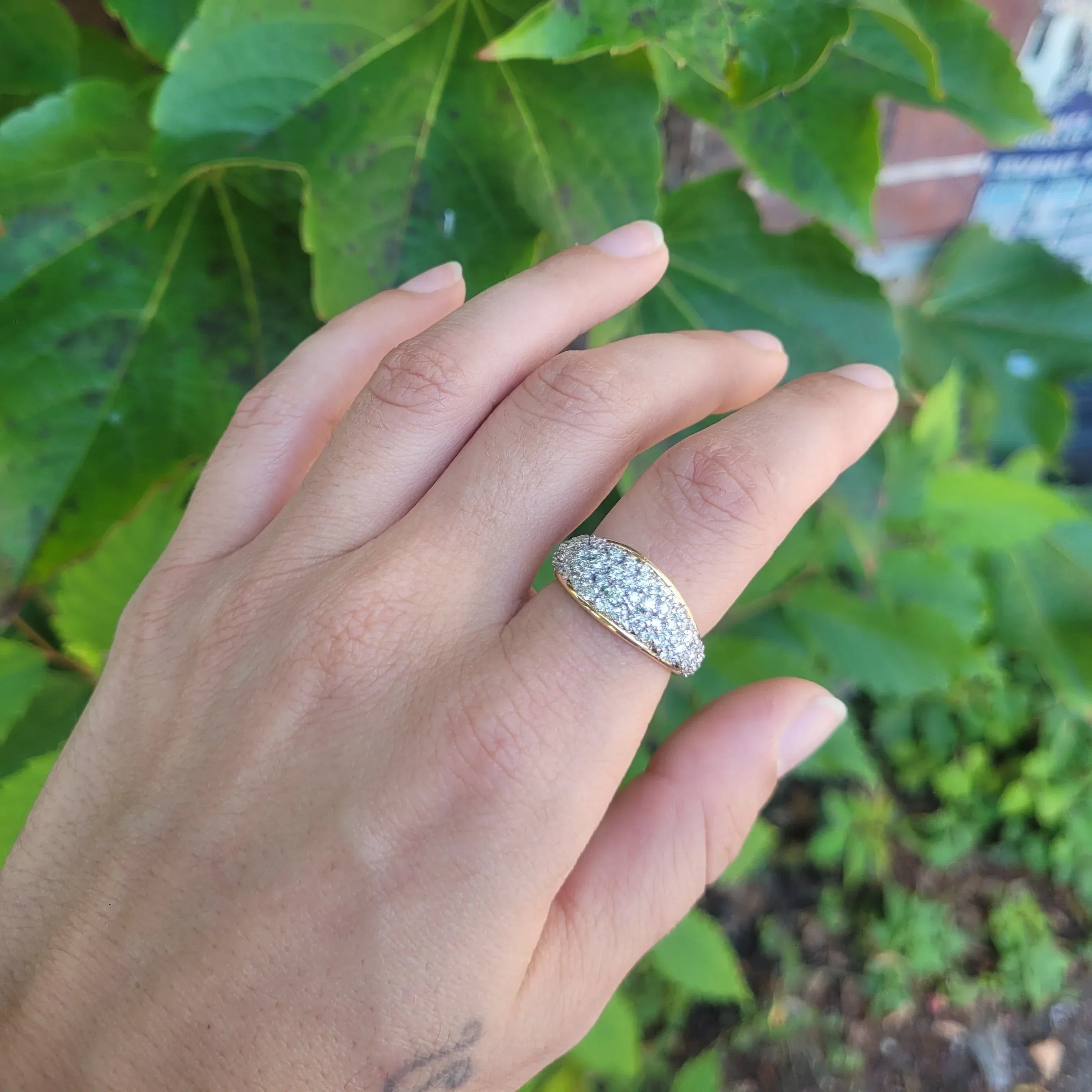 18 Karat Yellow and White Gold Tapered Confetti Ring