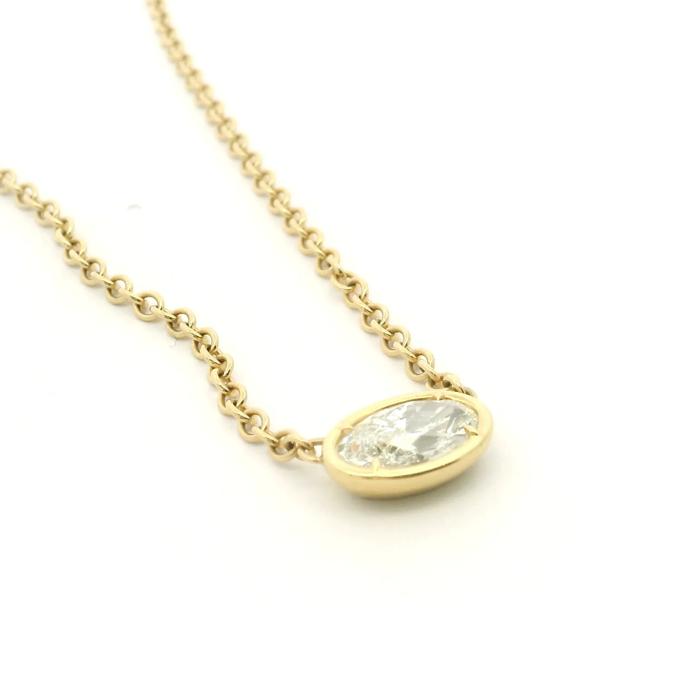 East to West Moval Diamond Solitaire