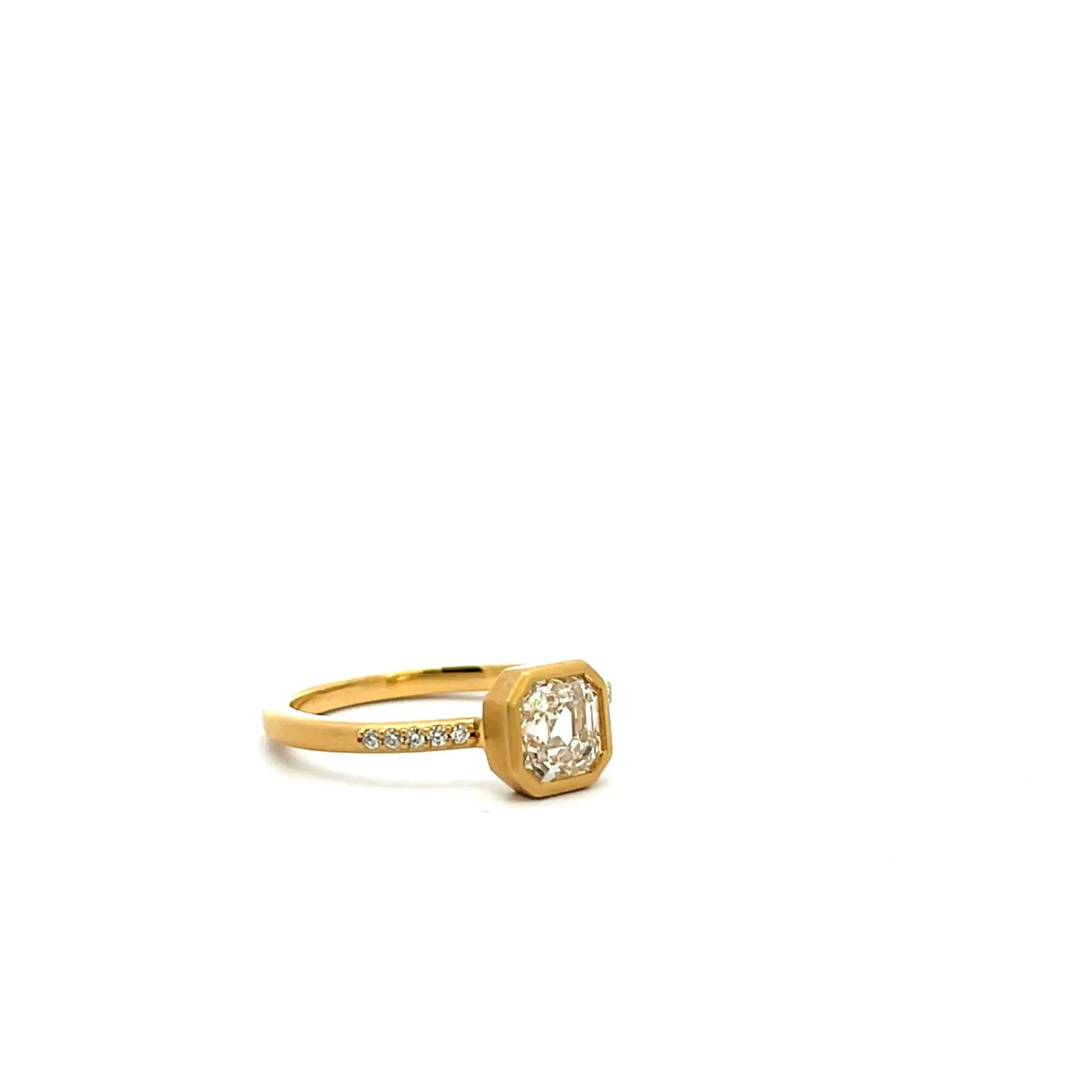 18 karat Yellow Gold and Diamond Ring, 1.01 CT