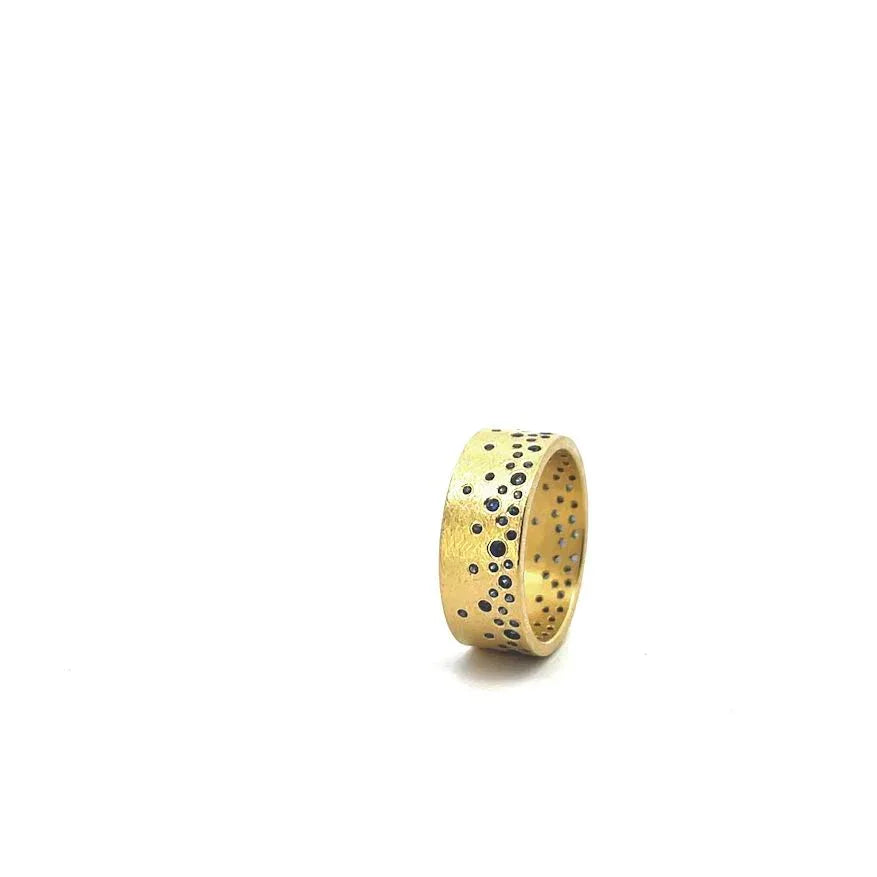 18 karat Yellow Gold and Scattered Sapphire Band