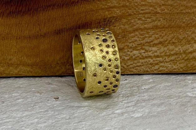 Autumn Diamond and 18 karat Yellow Gold Band