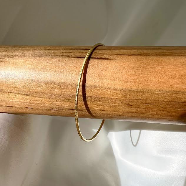 18 karat Yellow Gold Hammered Bangle, Polished