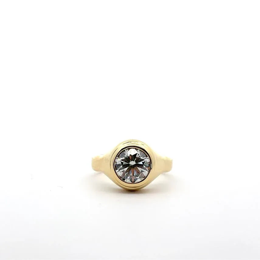 18 karat Yellow Gold and Diamond Ring