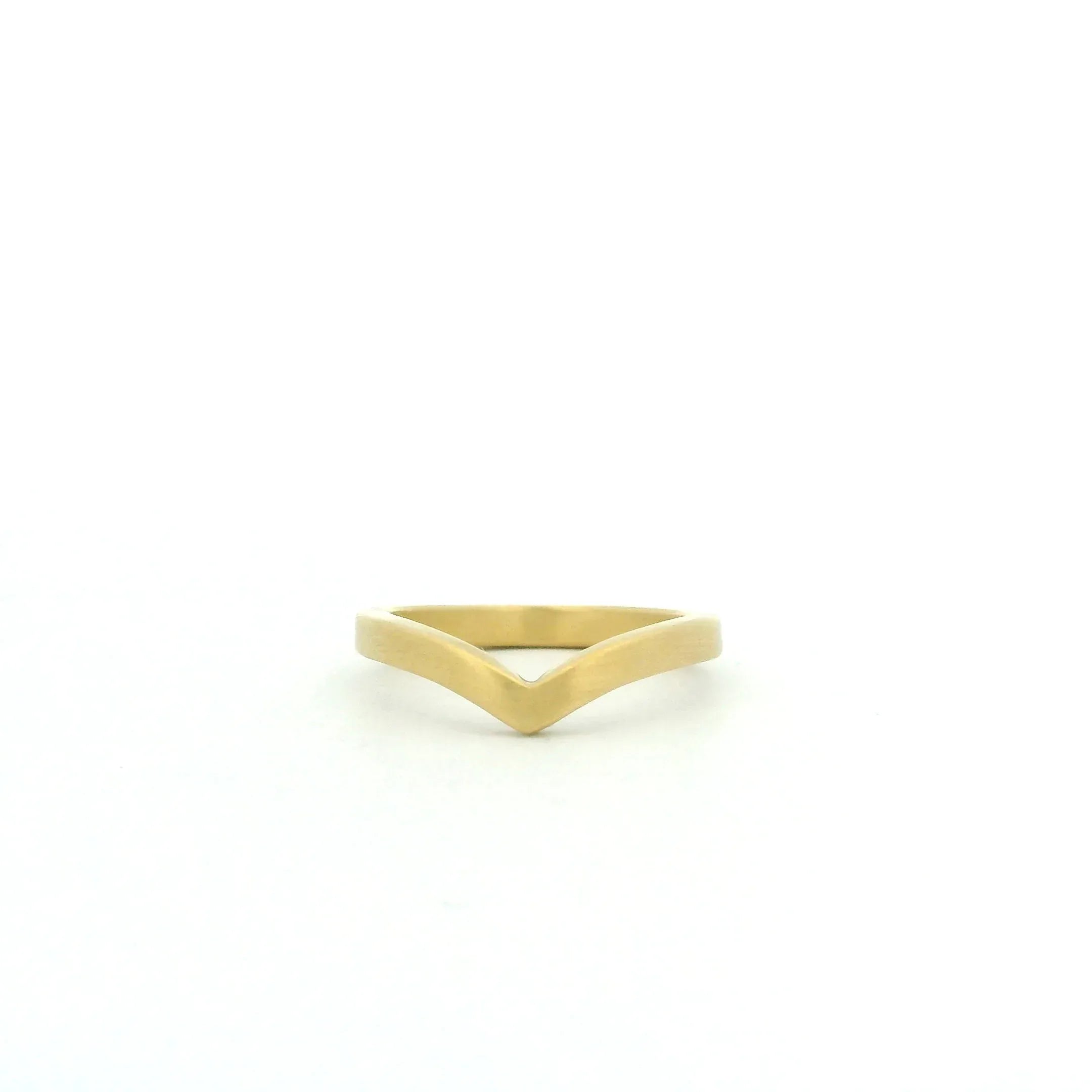 18 karat Yellow Gold Satin V Band