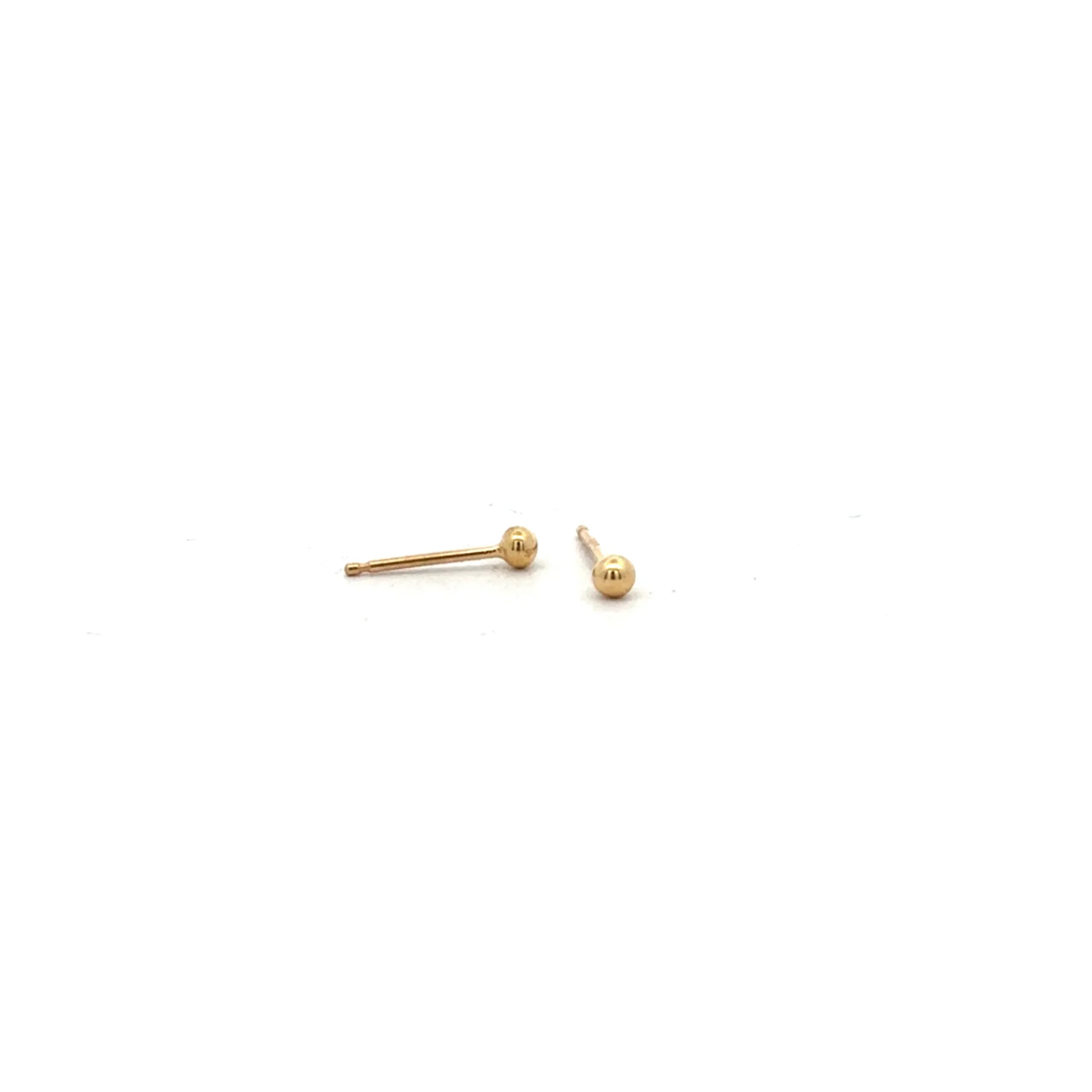 18 Karat Yellow Gold Stud Earrings