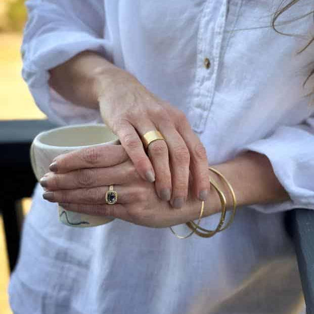 18 karat Yellow Gold Hammered Wide Band, 10mm