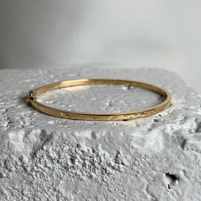 2.5 mm Gold Hinged Bracelet