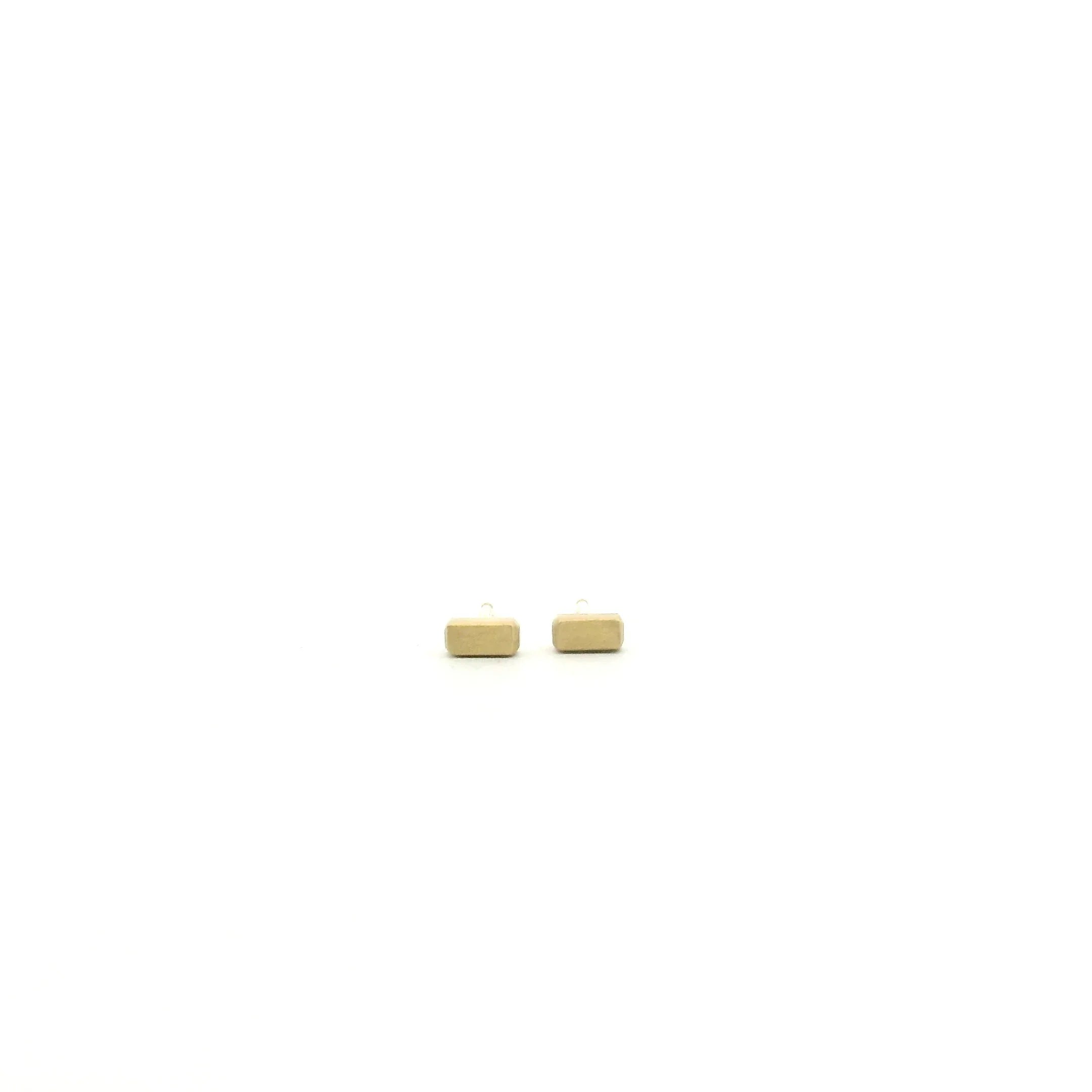 18 karat Yellow Gold Bar Small Earrings