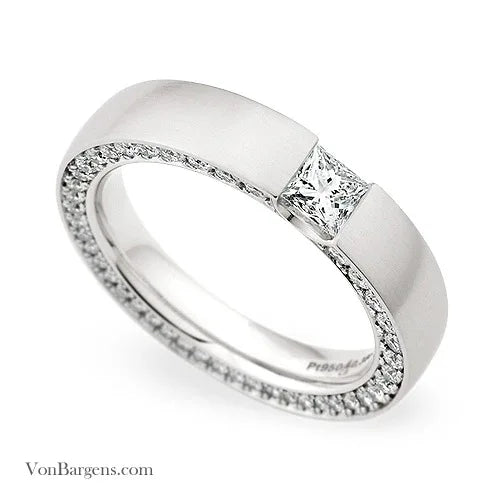 A luxury Christian Bauer designer ring