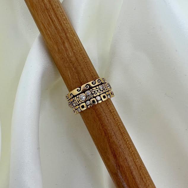 18k Narrow "Swirling Water"Ring