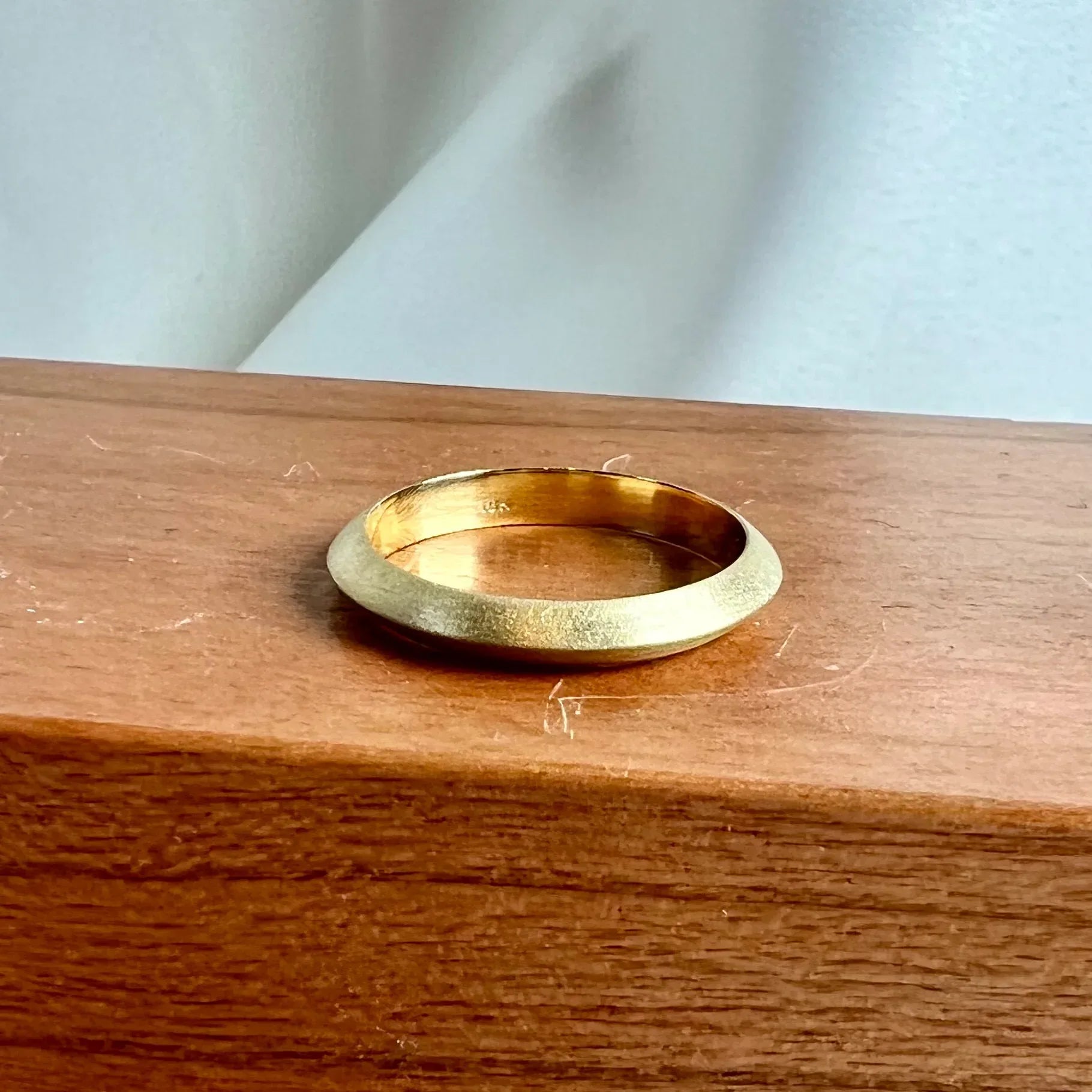 Yellow Gold 2.5mm Knife-edge Band