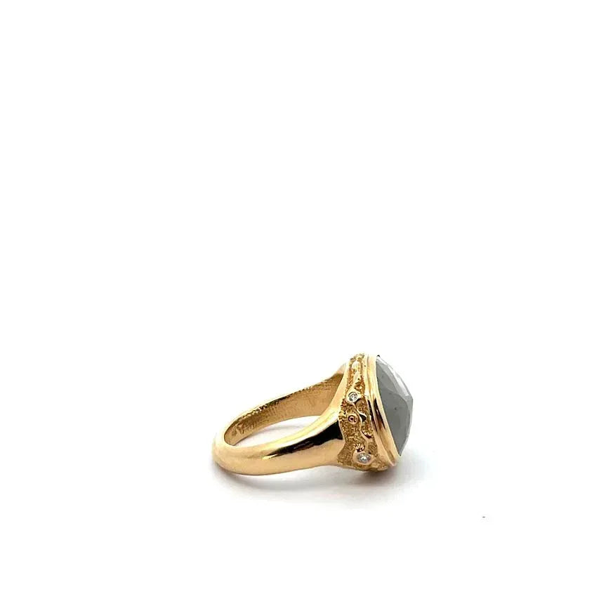 18 karat Yellow Gold and Diamond Ring