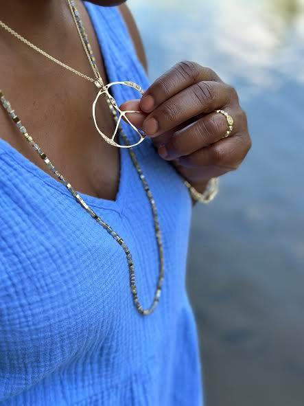 dark blue dress women 18 karat Yellow Gold and Diamond Peace Sign, Small