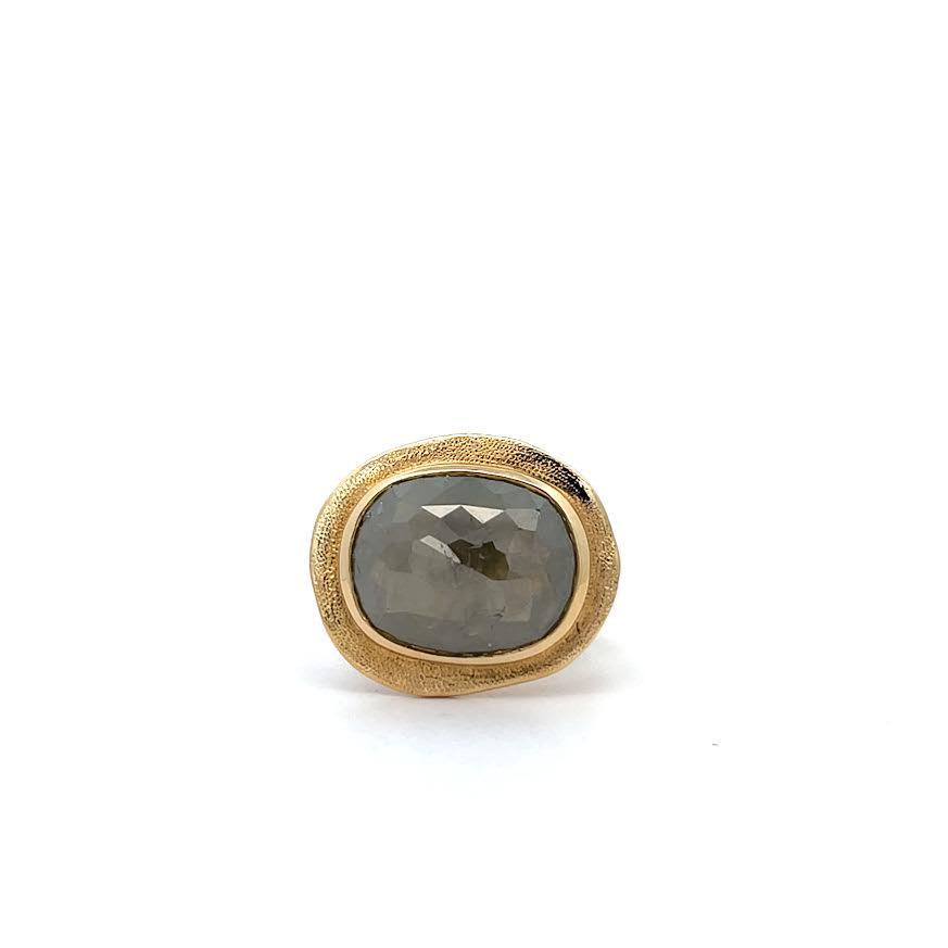 18 karat Yellow Gold and Green Diamond Ring