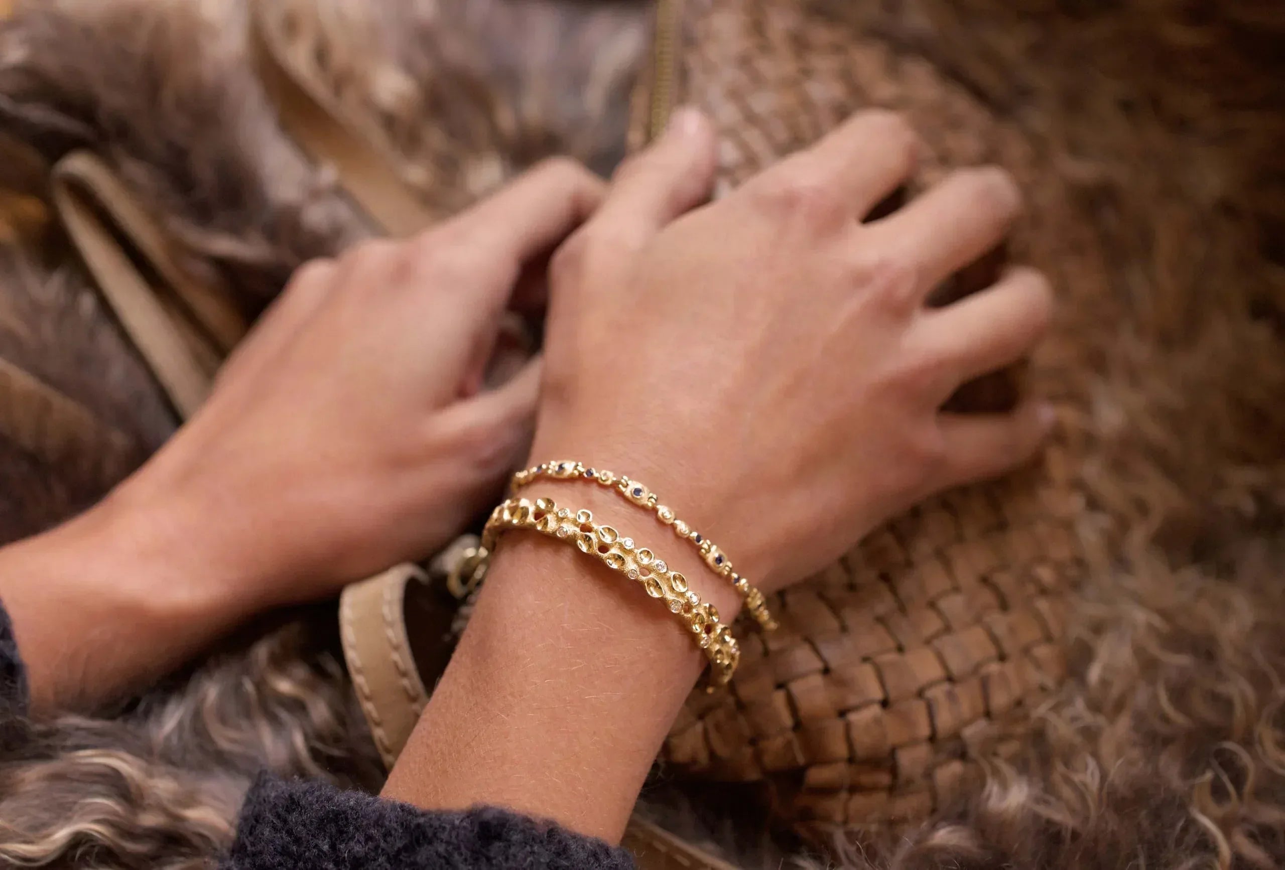18 karat Yellow Gold, Diamond and Sapphire Hinge Bracelet