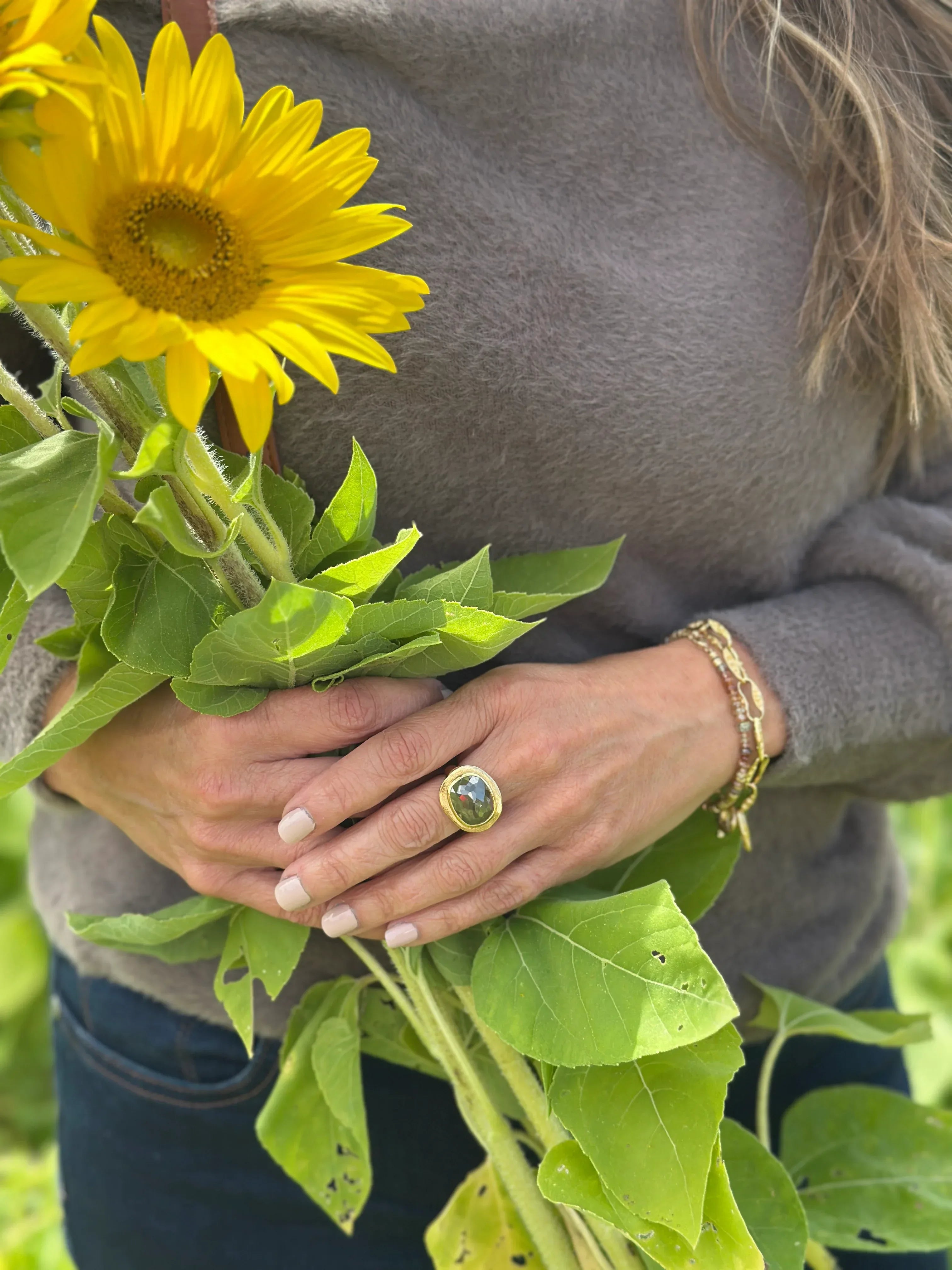 18 karat Yellow Gold and Green Diamond Ring