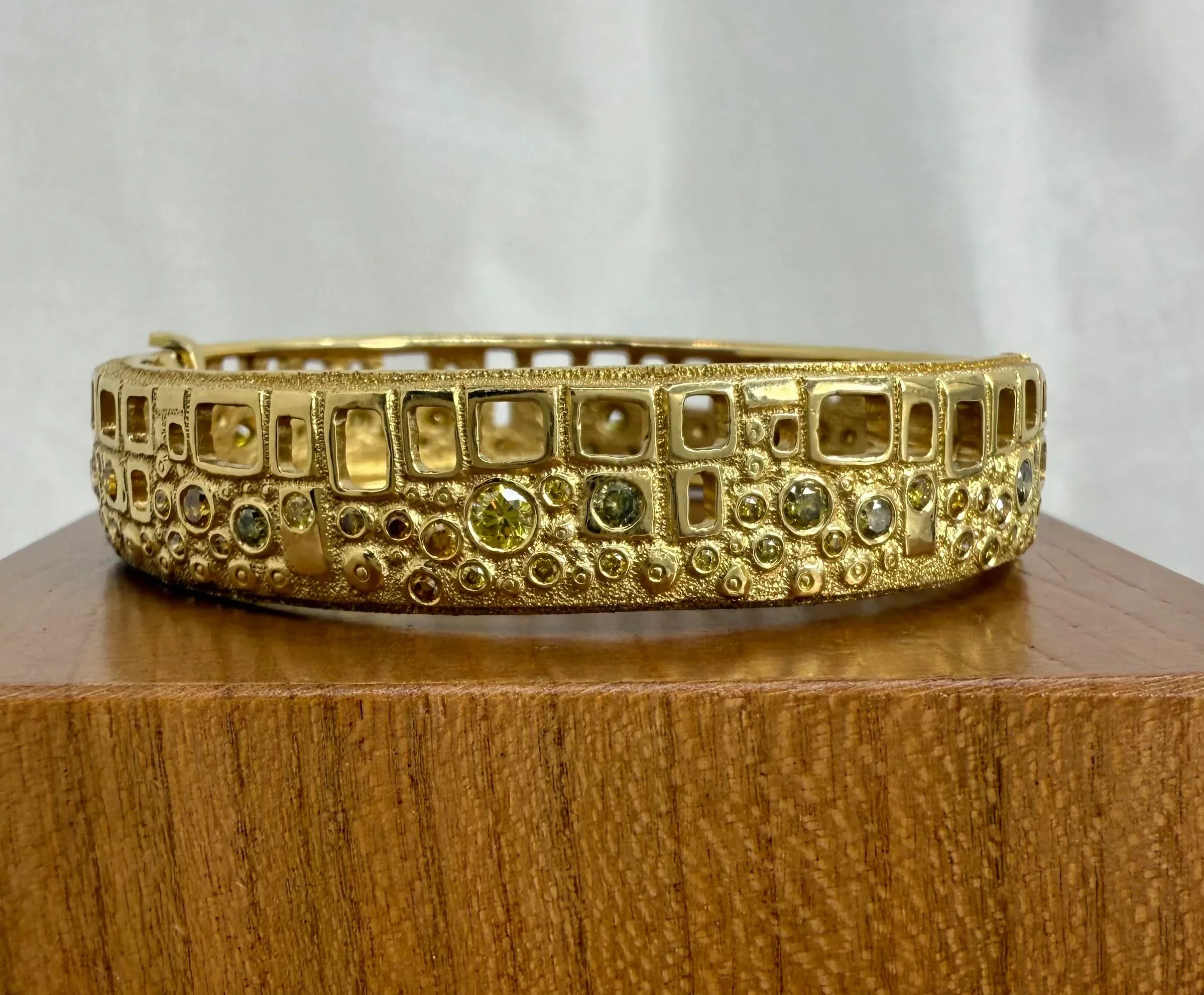 18 karat Yellow Gold and Diamond Gallery Bracelet