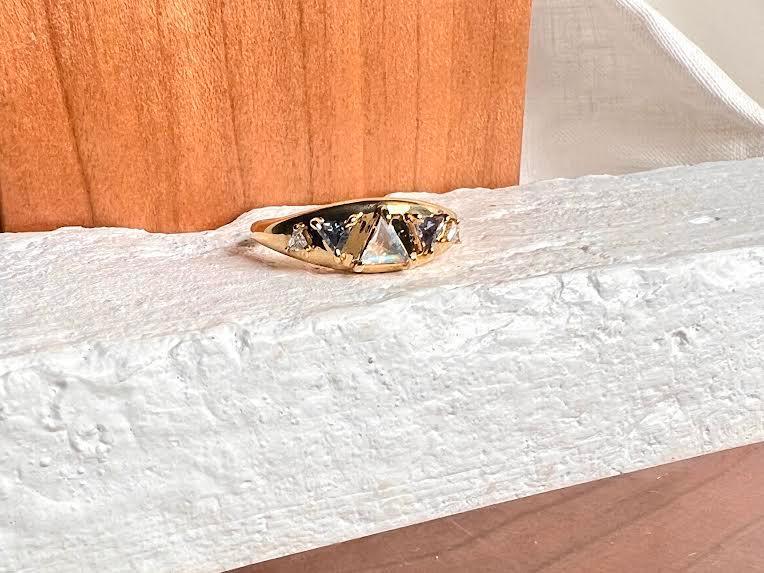18 karat Yellow Gold and Moonstone, Sapphire and Diamond Signet Ring