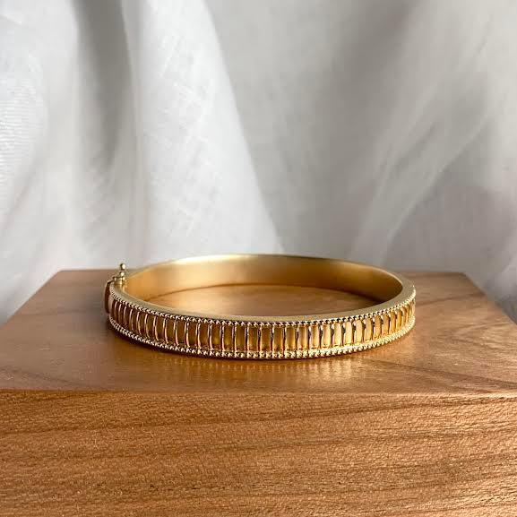 18 karat Yellow Gold "Rays" Bangle
