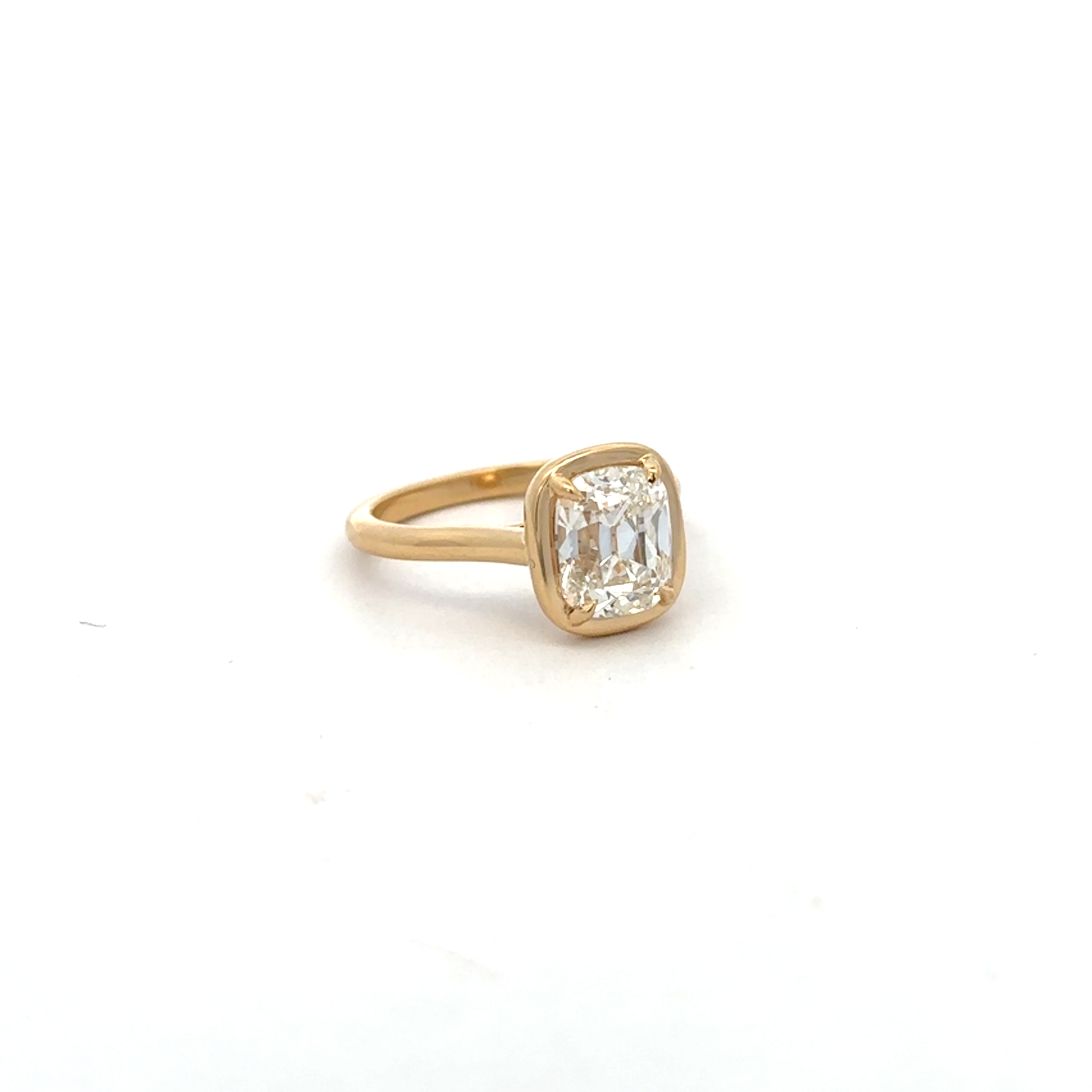18K yellow gold ring with an old mine cut cushion diamond