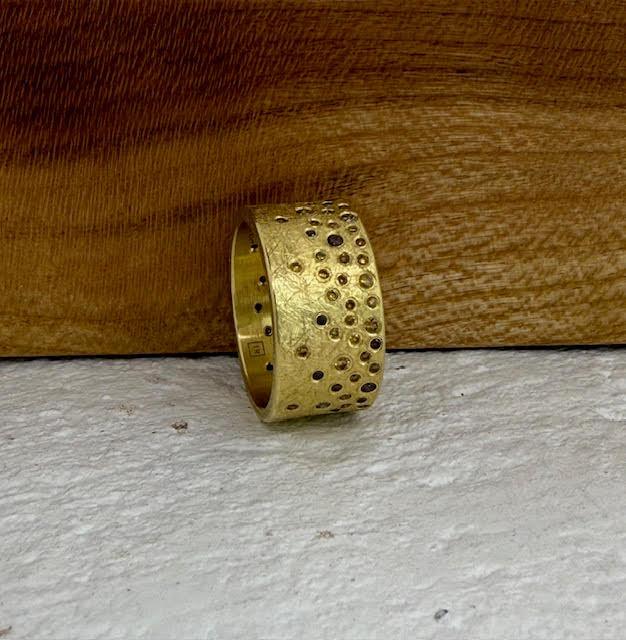 Autumn Diamond and 18 karat Yellow Gold Band