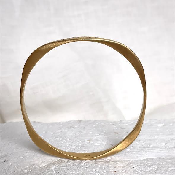 18 karat Yellow Gold and Scattered Diamond Bangle, 0.37 CT