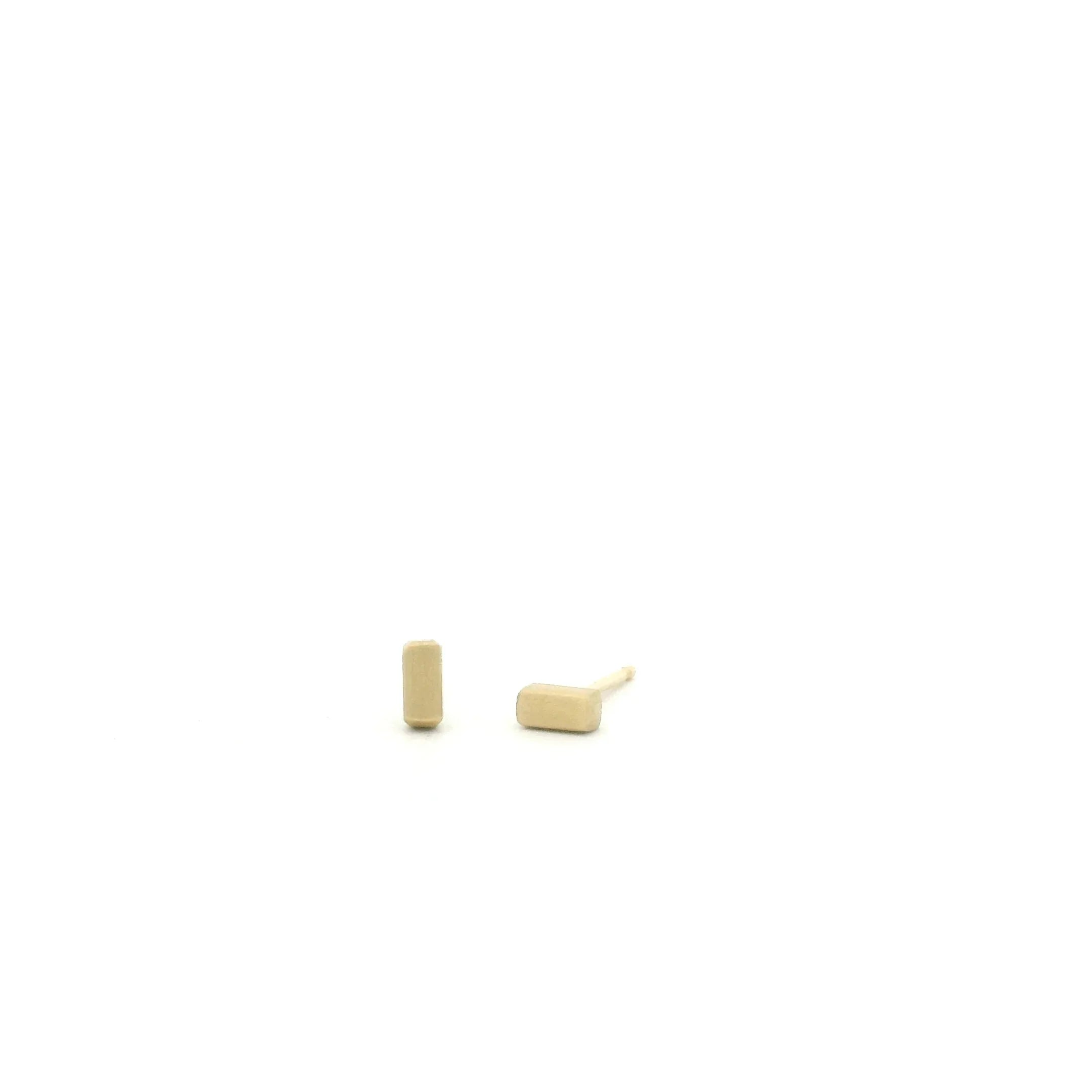 18 karat Yellow Gold Bar Small Earrings