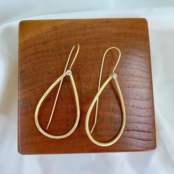 18 karat Yellow Gold and Diamond Earrings