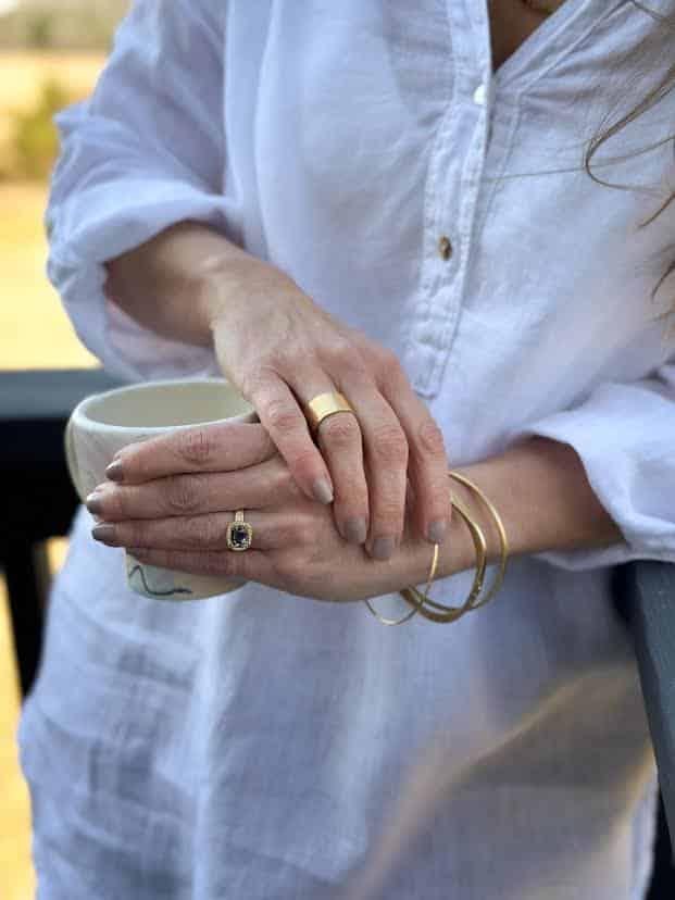 18 karat Yellow Gold Hammered Wide Band, 10mm