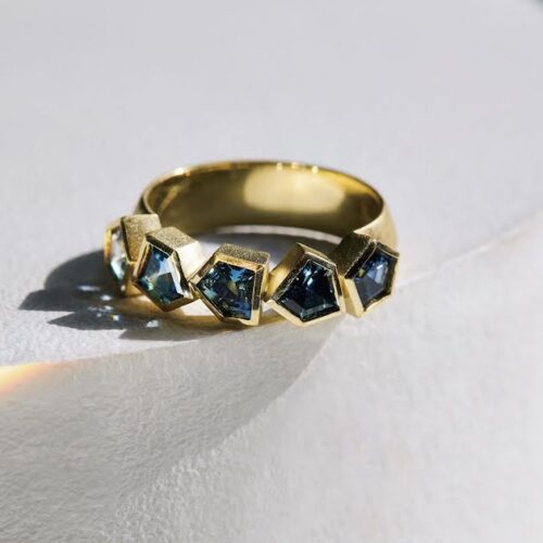 18 karat Yellow Gold and Teal Geometric Sapphire Ring