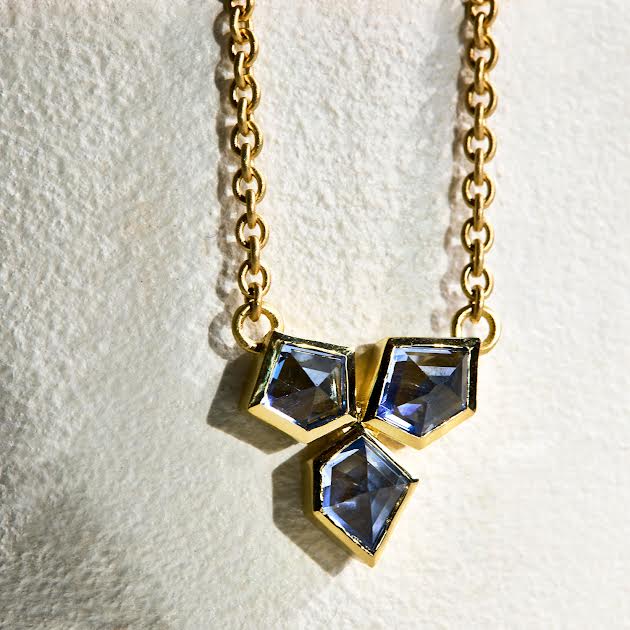 18 karat Yellow Gold and Blue Geometric Sapphire Necklace
