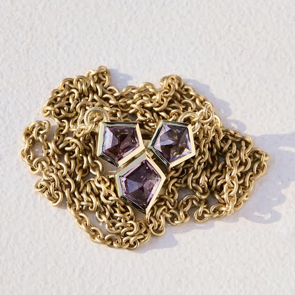 18 karat Yellow Gold and Geometric Sapphire Necklace