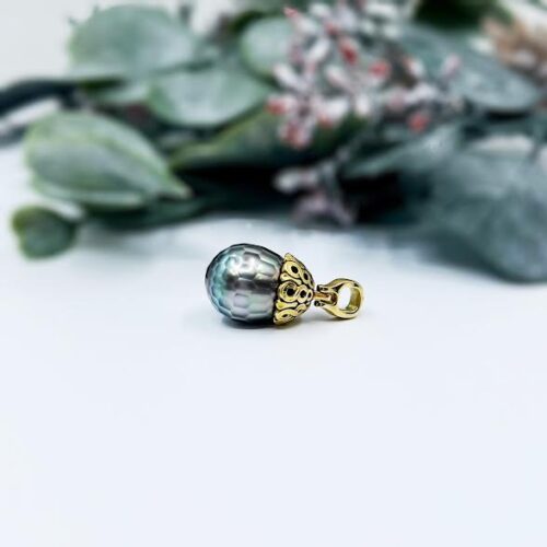 Yellow gold and Faceted Tahitian Pearl Pendant