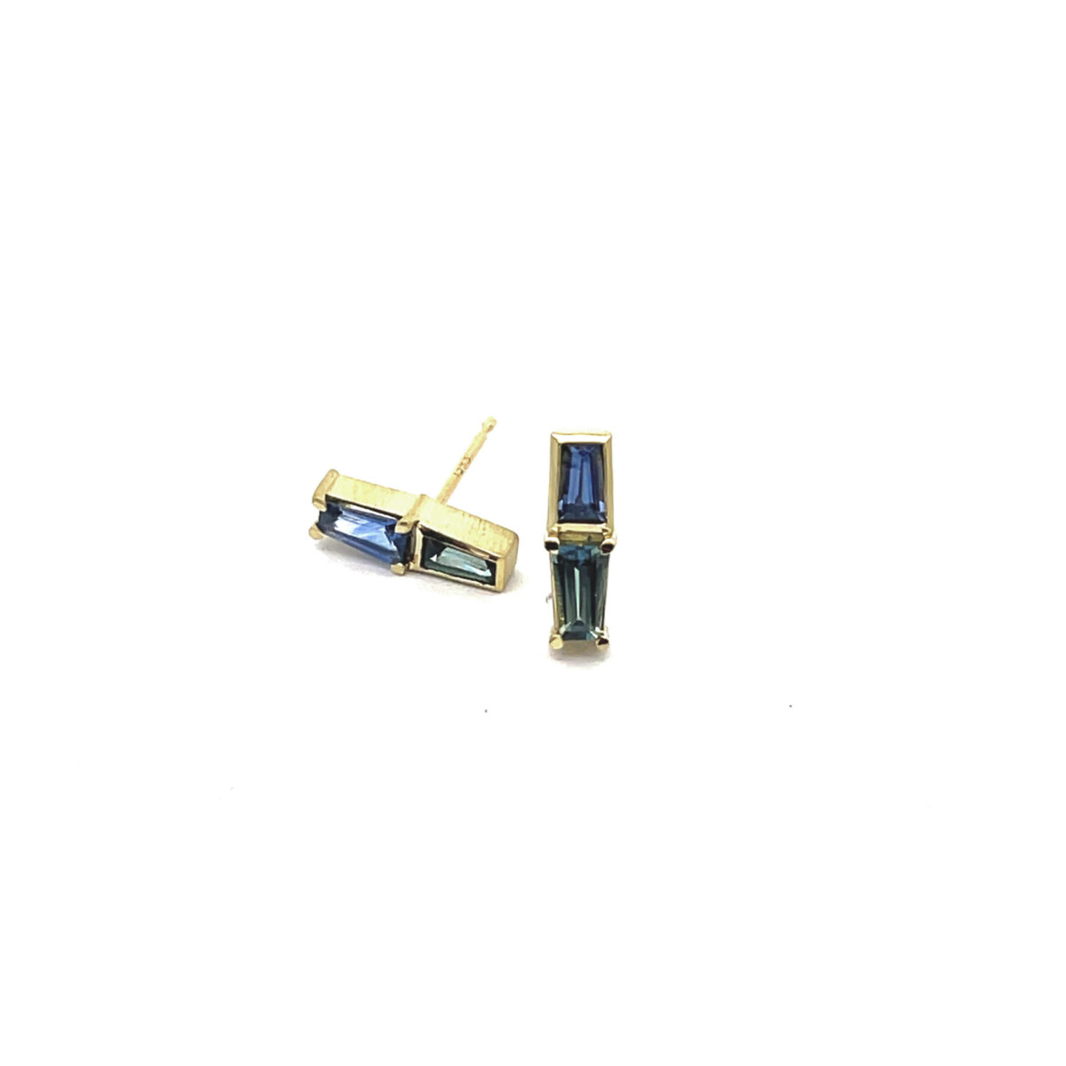 18 karat Yellow Gold and Sapphire Poise Stud Earrings