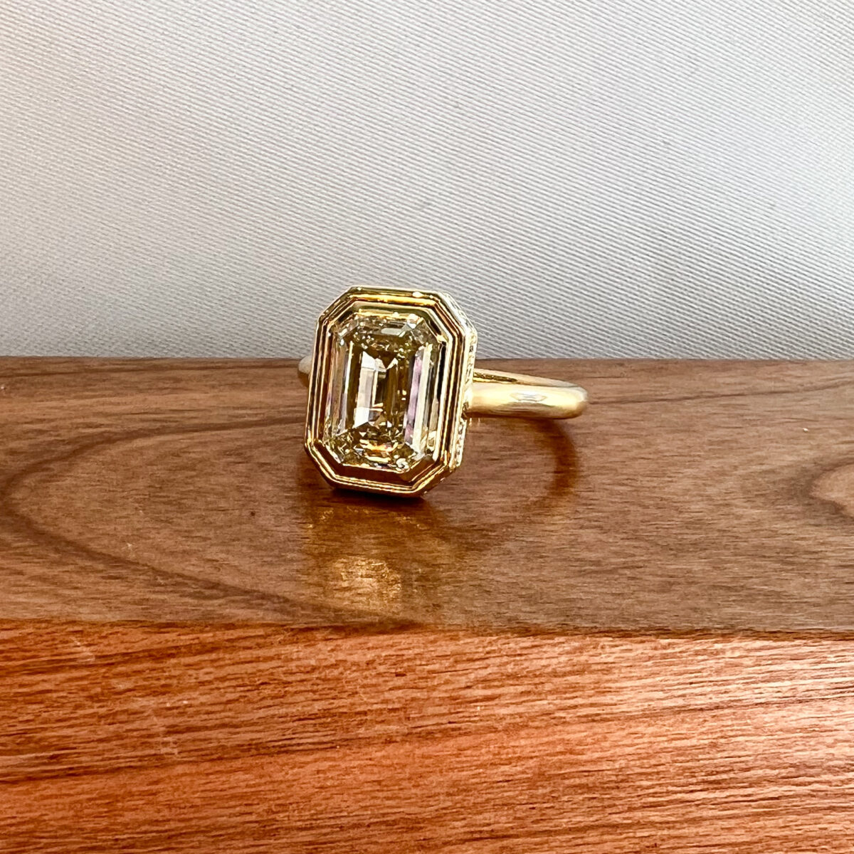 2.56 CT Emerald and Yellow Gold Ring