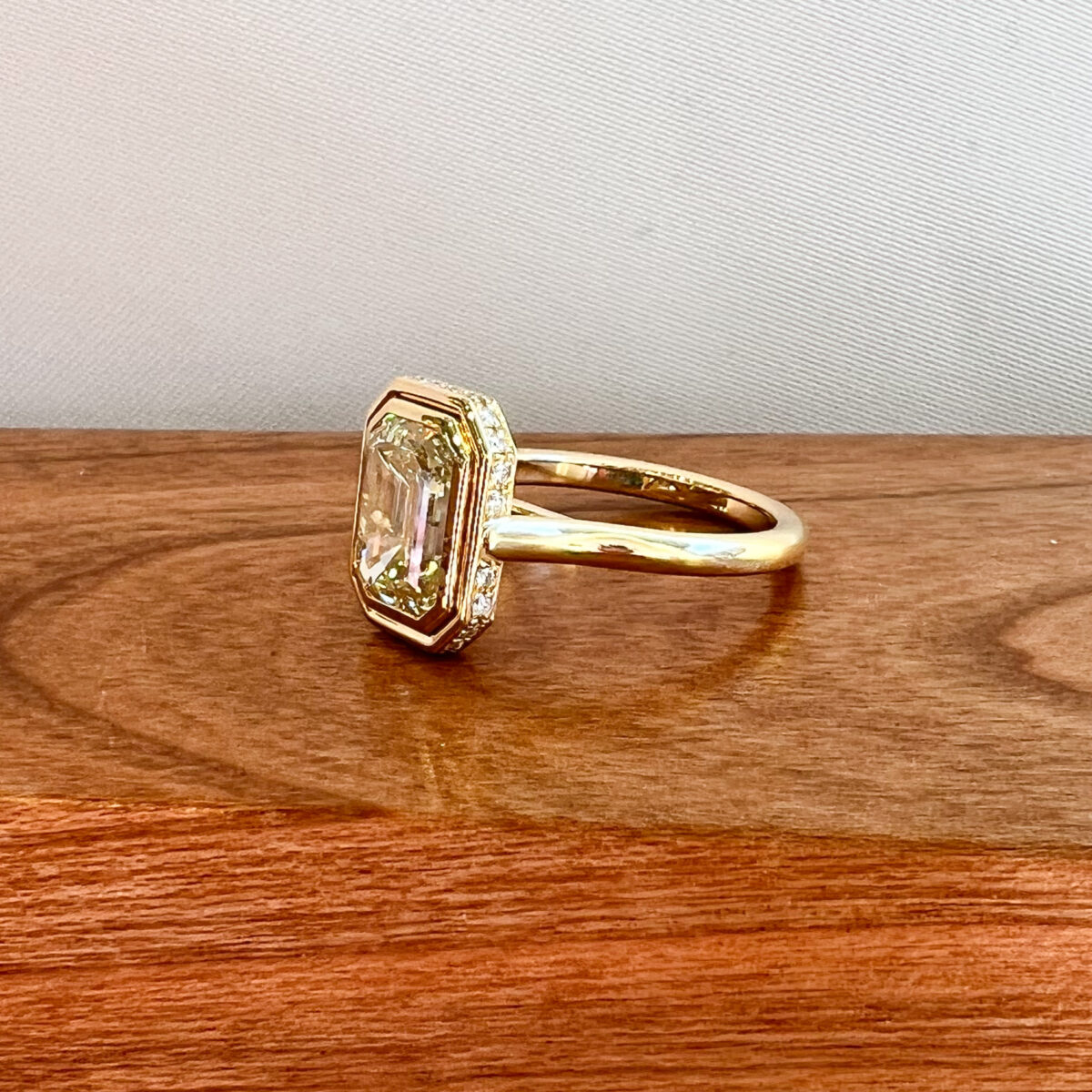 2.56 CT Emerald and Yellow Gold Ring