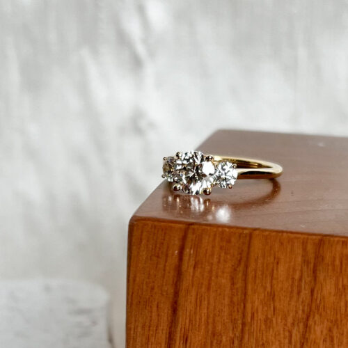 1.03 CT diamond and yellow gold ring